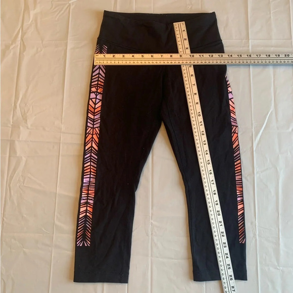 ๐ฉฐ Elevate Your  Workout in Lululemon Legging Capris - Women's Size 4 ๐๏ธโโ๏ธ - Picture 5 of 9